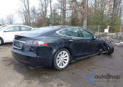2018 Tesla Model S 100D/75D/P100D z USA, uszkodzony, nr VIN 5YJSA1E2XJF295102